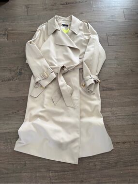 Alice and Olivia Classic Beige Trench Coat with Belt